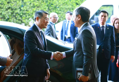 PM Le Minh Hung wraps up working trip to India